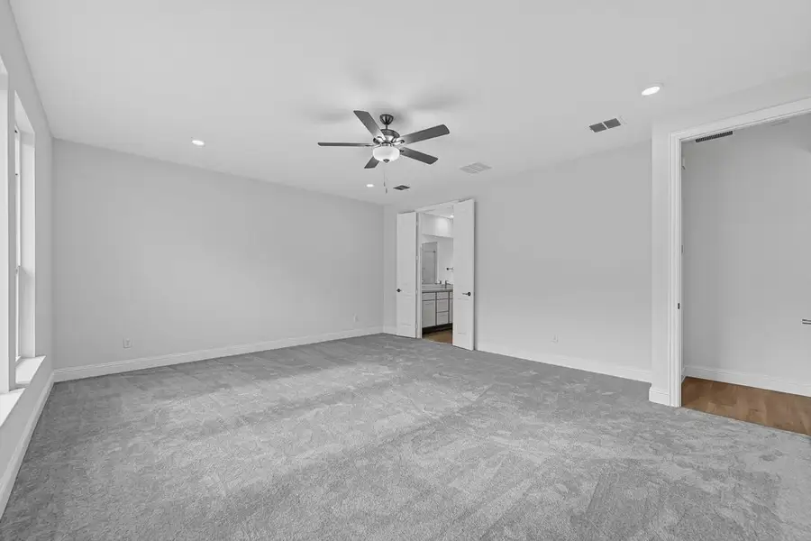 Spacious, unfurnished interior of a new home in South Oak, Lakewood Village (Image 20).