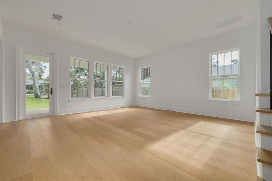 Spacious, unfurnished interior of a new home in , St. Petersburg (Image 33). Spacious, unfurnished interior of a new home in , St. Petersburg (Image 33).