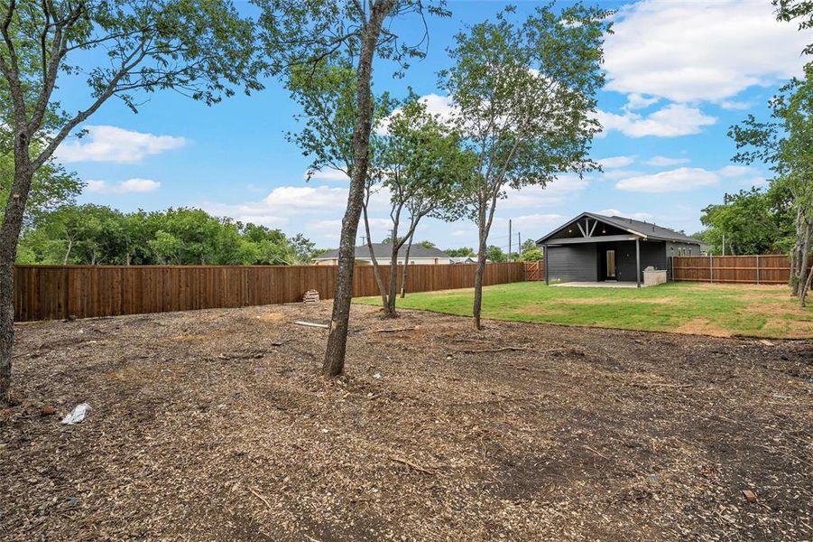 Exterior details and patio area of a home in , Hillsboro (Image 4).