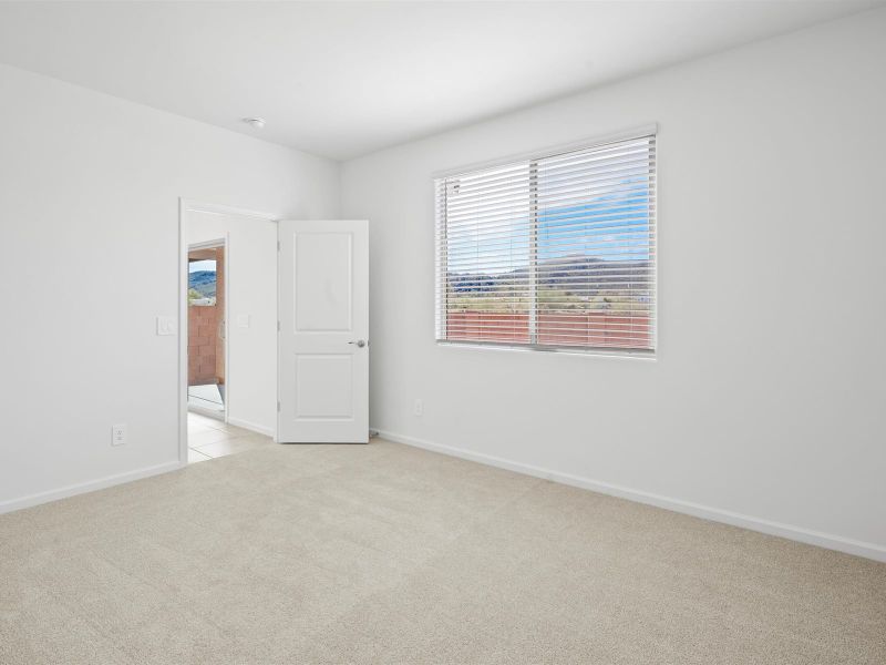 Spacious, unfurnished interior of a new home in Summerstone II, Marana (Image 8).
