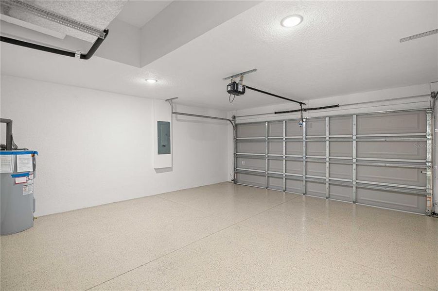Spacious, unfurnished interior of a new home in , Ocala (Image 22).