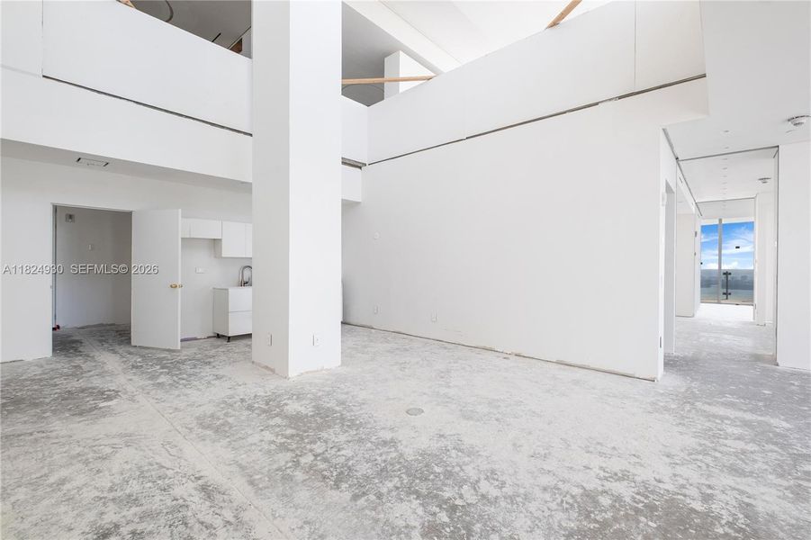 Spacious, unfurnished interior of a new home in , Miami (Image 24).