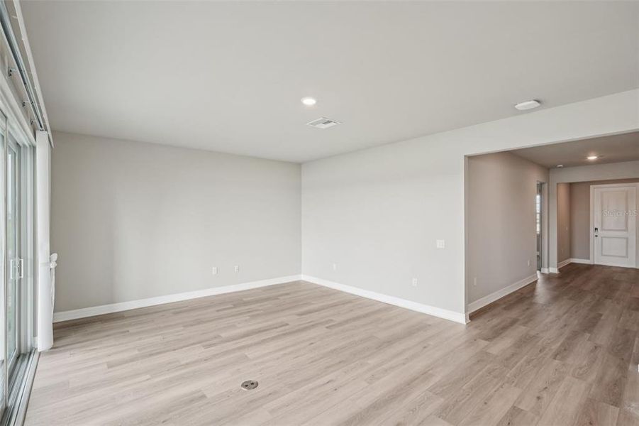 Spacious, unfurnished interior of a new home in Crescent Lakes - Signature Series, Punta Gorda (Image 26).