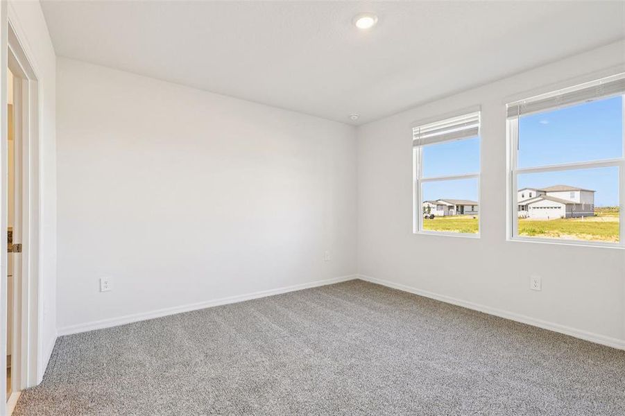 Spacious, unfurnished interior of a new home in , Lake Alfred (Image 28).