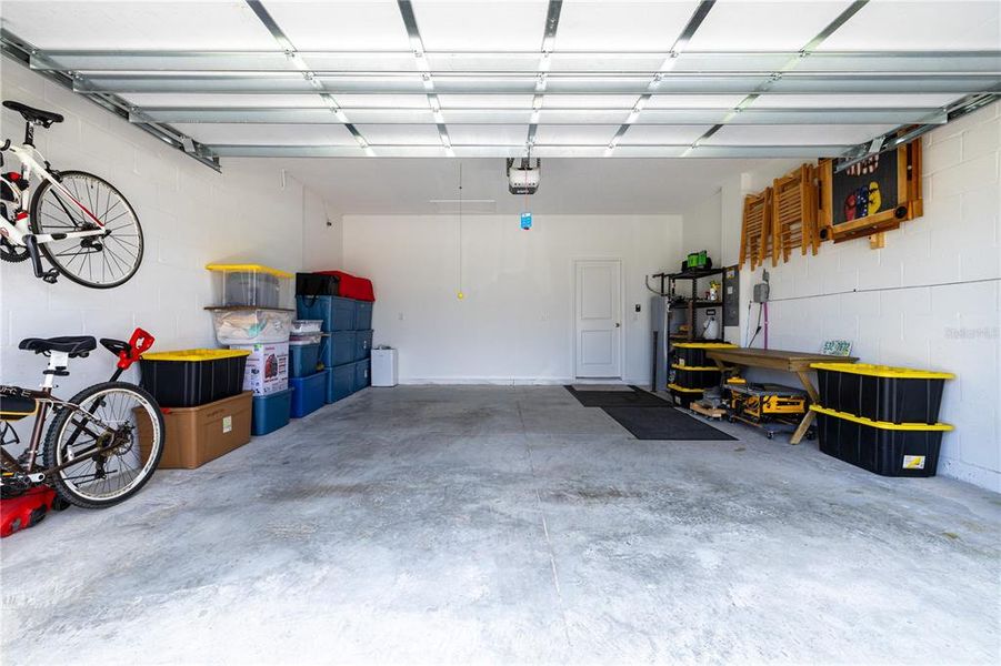 Spacious, unfurnished interior of a new home in Farm at Varrea, Plant City (Image 22).