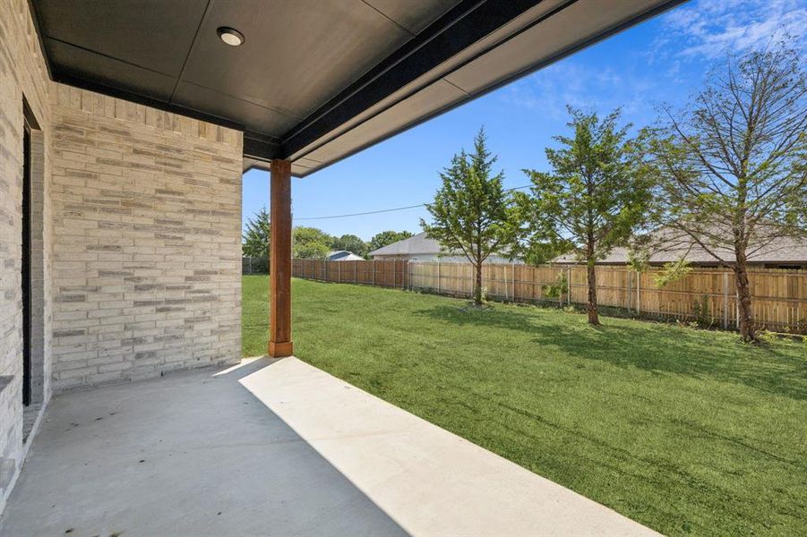 Exterior details and patio area of a home in , Glenn Heights (Image 25).