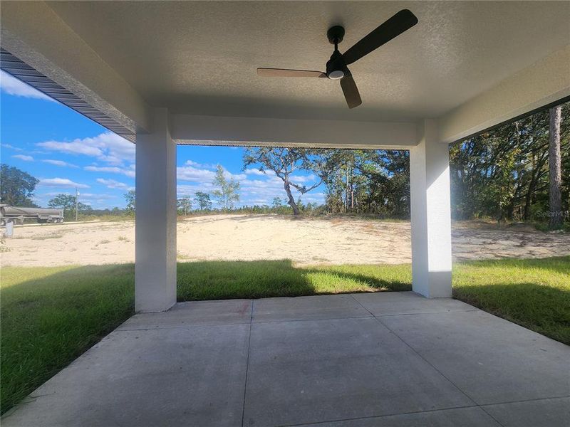 Exterior details and patio area of a home in , Dunnellon (Image 21).