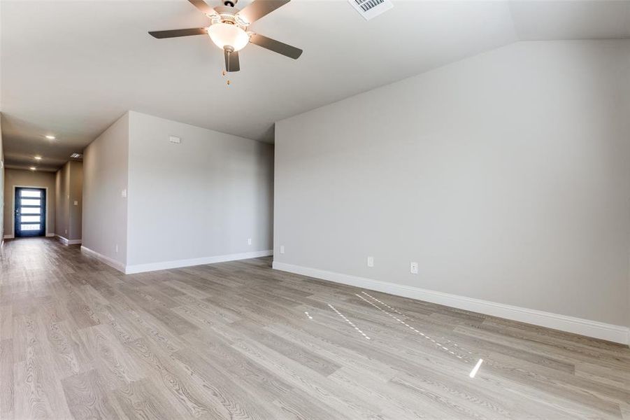 Spacious, unfurnished interior of a new home in Windmore, Princeton (Image 15).
