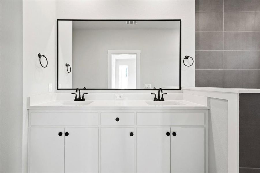 020-2020AldrichRoad-Celina-TX-75009-PrimaryBathroom.jpg-SMALL 020-2020AldrichRoad-Celina-TX-75009-PrimaryBathroom.jpg-SMALL