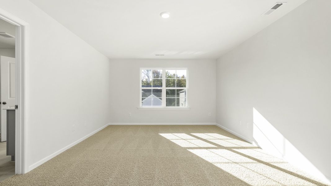 Spacious, unfurnished interior of a new home in Cambridge Park, Mebane (Image 12).