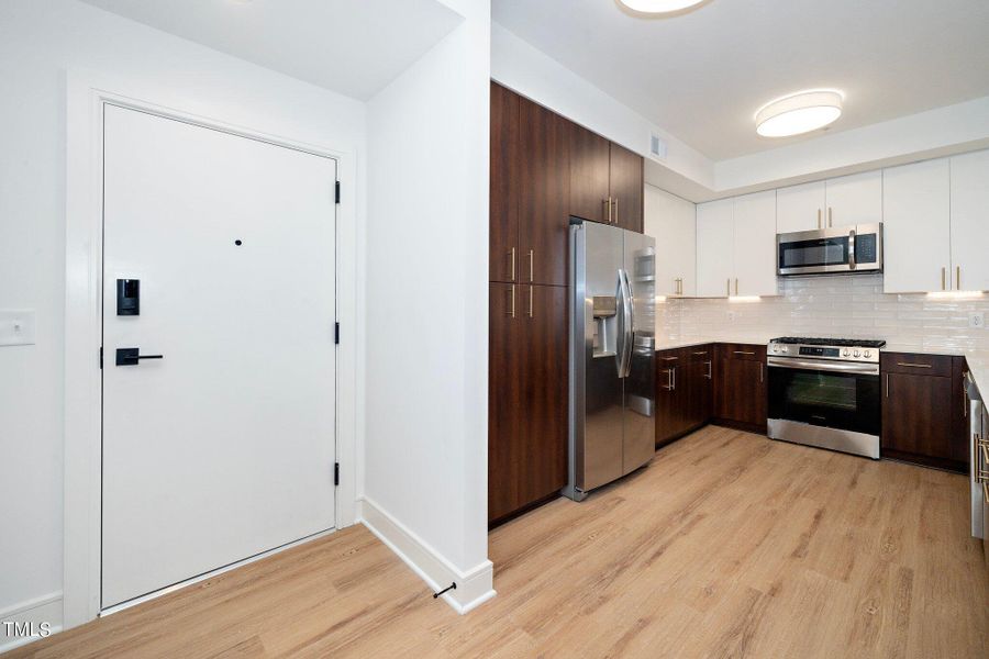 6-web-or-mls-615 W Peace St 306 (1 of 21