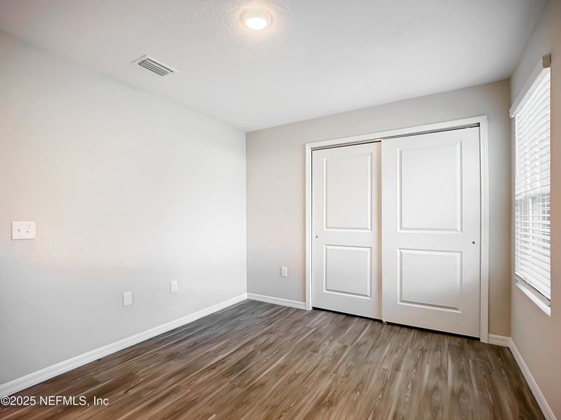Spacious, unfurnished interior of a new home in , Jacksonville (Image 10).