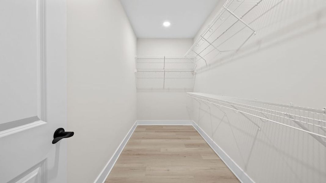 Spacious, unfurnished interior of a new home in Shadowood, Seneca (Image 31).