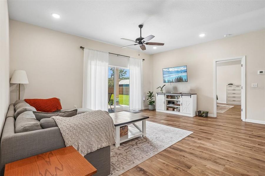 Furnished interior view inside a new home in , Umatilla (Image 13).