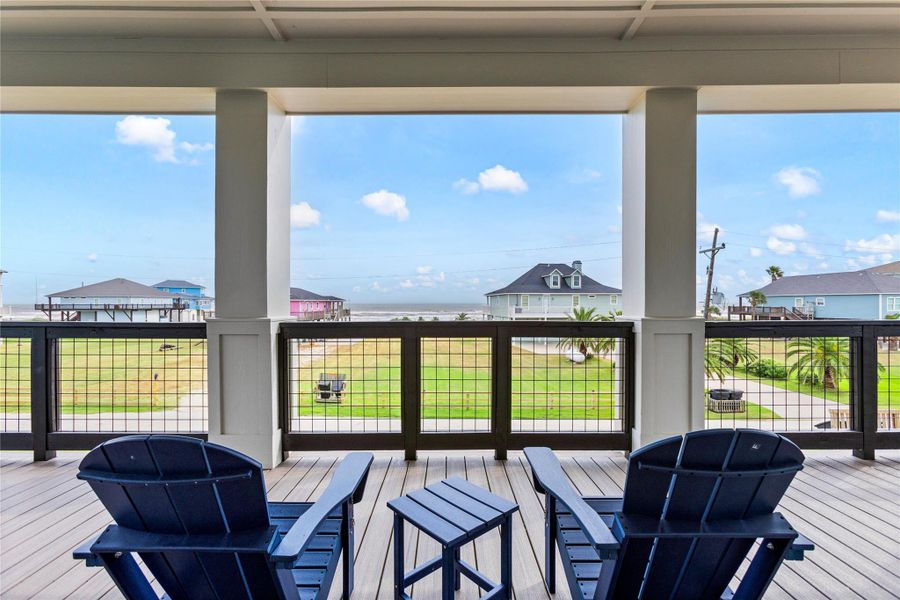 Exterior details and patio area of a home in , Bolivar Peninsula (Image 3).