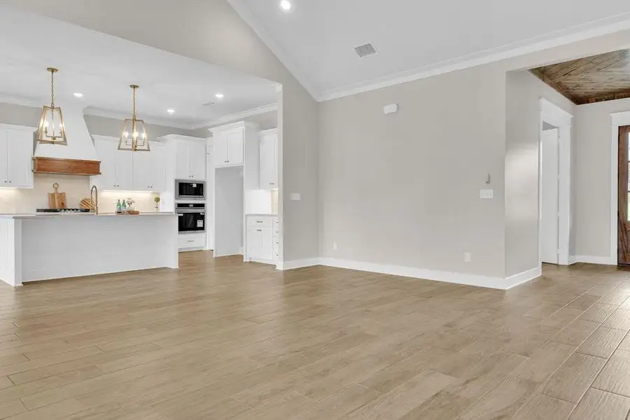 Spacious, unfurnished interior of a new home in , Tyler (Image 24).