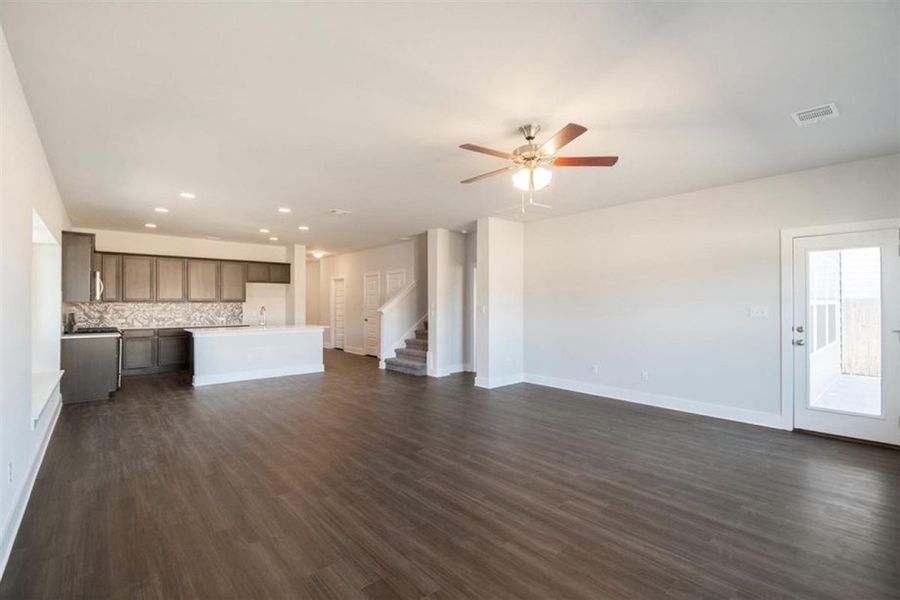 Representative unfurnished interior of a home built from the Savannah by Pacesetter Homes in Orchard Ridge, Liberty Hill (Image 19). Representative unfurnished interior of a home built from the Savannah by Pacesetter Homes in Orchard Ridge, Liberty Hill (Image 19).