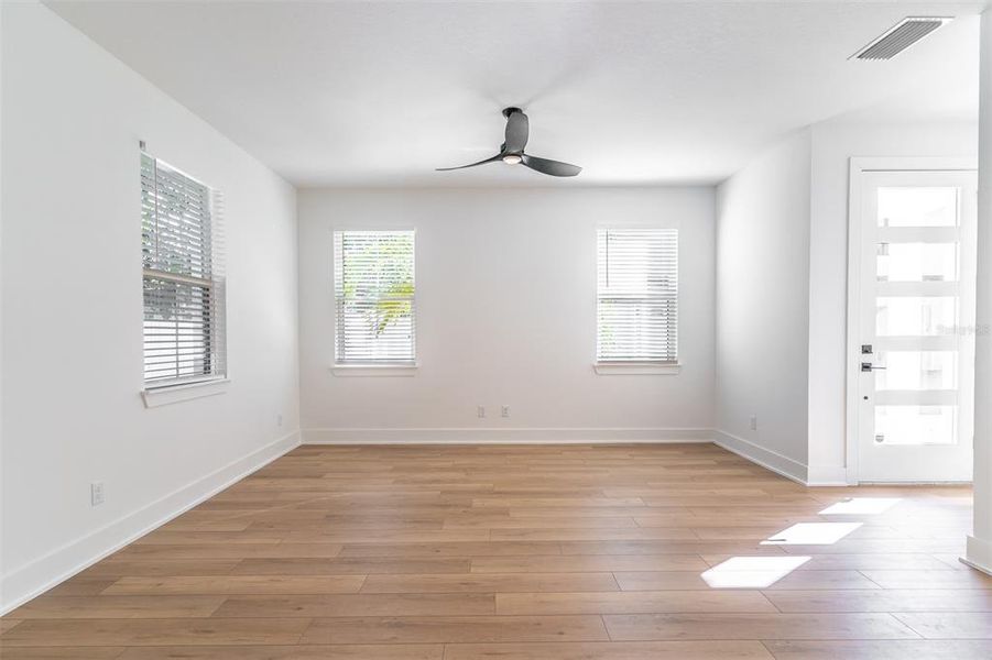 Spacious, unfurnished interior of a new home in , Orlando (Image 12).