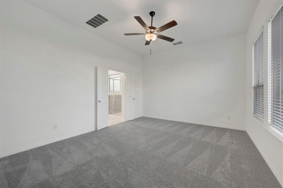 Spacious, unfurnished interior of a new home in Lily Creek at Sutton Fields, Aubrey (Image 32).