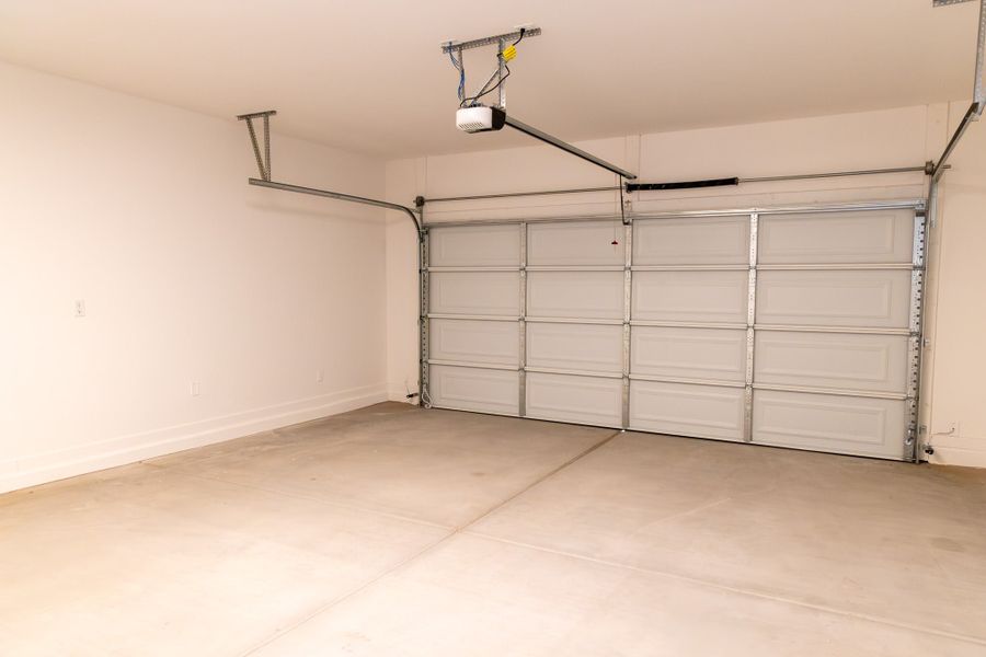 Spacious, unfurnished interior of a new home in Rancho Santa Rosa, Maricopa (Image 12).