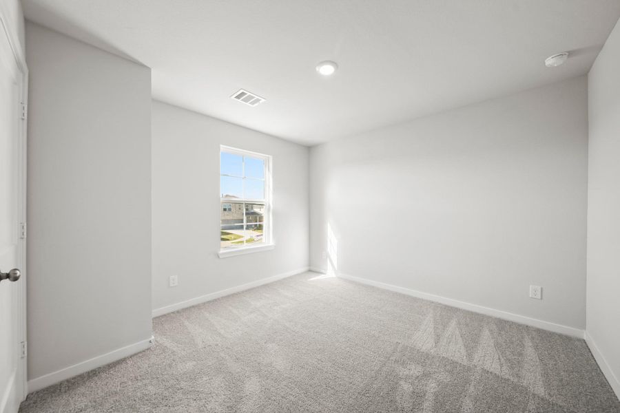 Spacious, unfurnished interior of a new home in Riverwood Ranch, Angleton (Image 11).