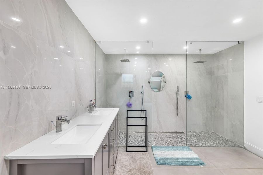 Furnished interior view inside a new home in , Fort Lauderdale (Image 28).