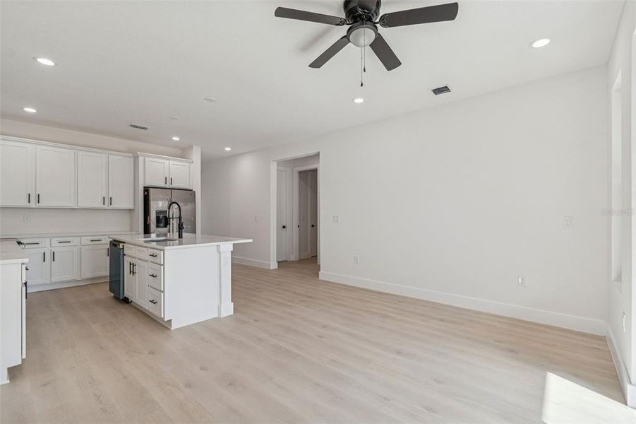 Spacious, unfurnished interior of a new home in , Tampa (Image 85).
