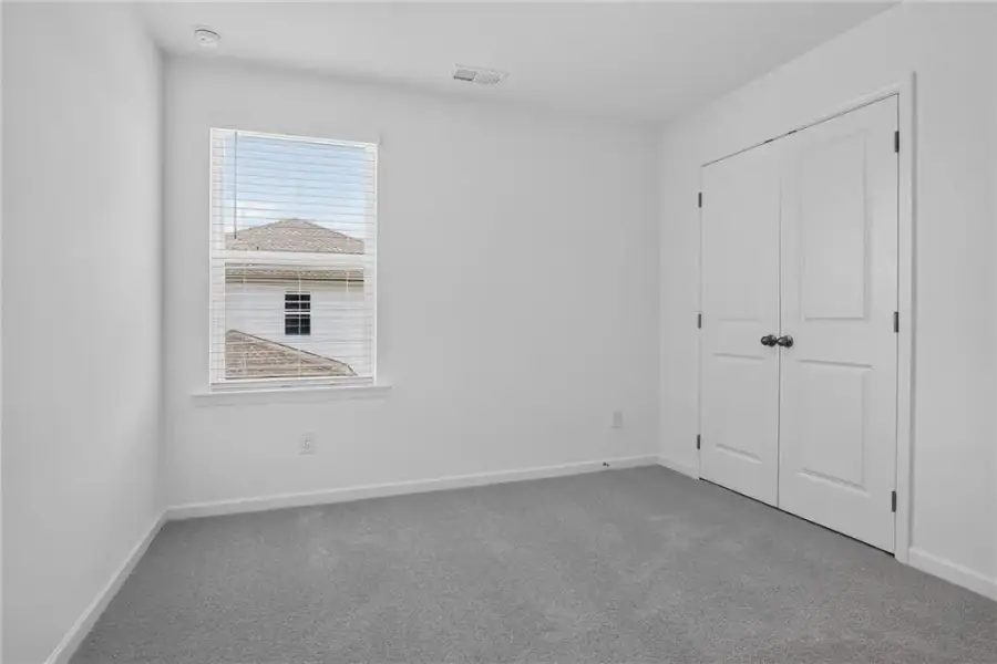 Spacious, unfurnished interior of a new home in Apalachee Hills, Bethlehem (Image 28).