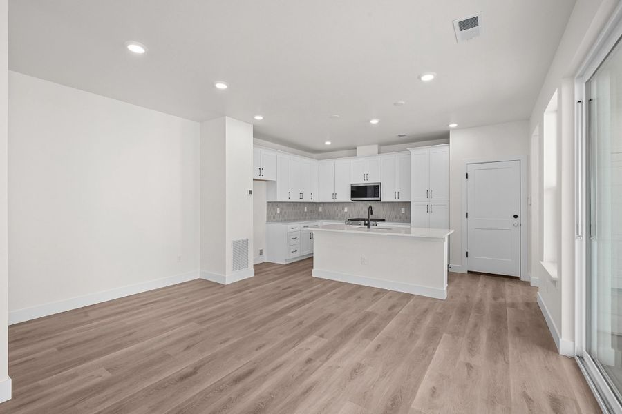 Spacious, unfurnished interior of a new home in Trumark Homes at Sterling Ranch, Littleton (Image 15).