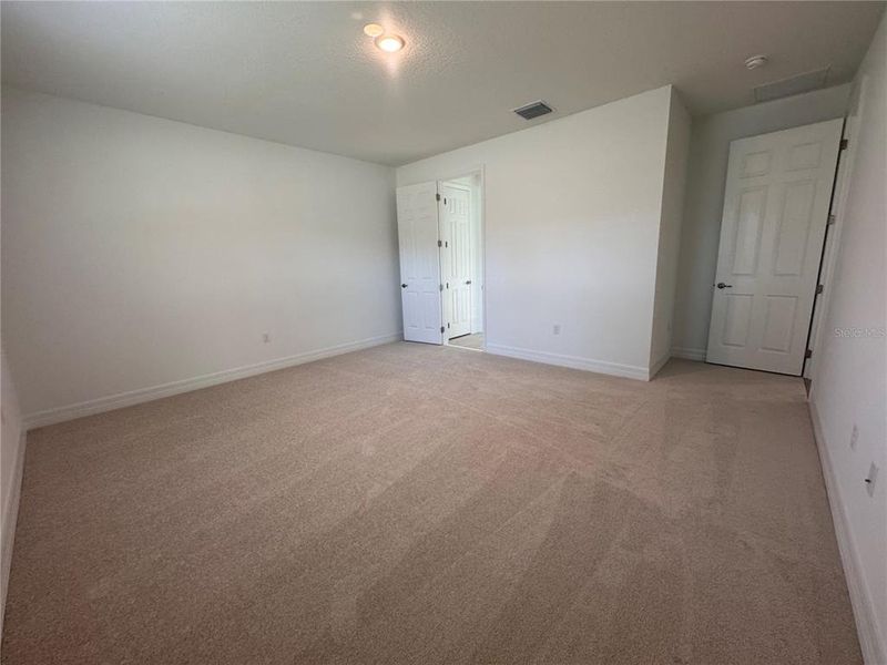Spacious, unfurnished interior of a new home in Oakview, Apopka (Image 7).