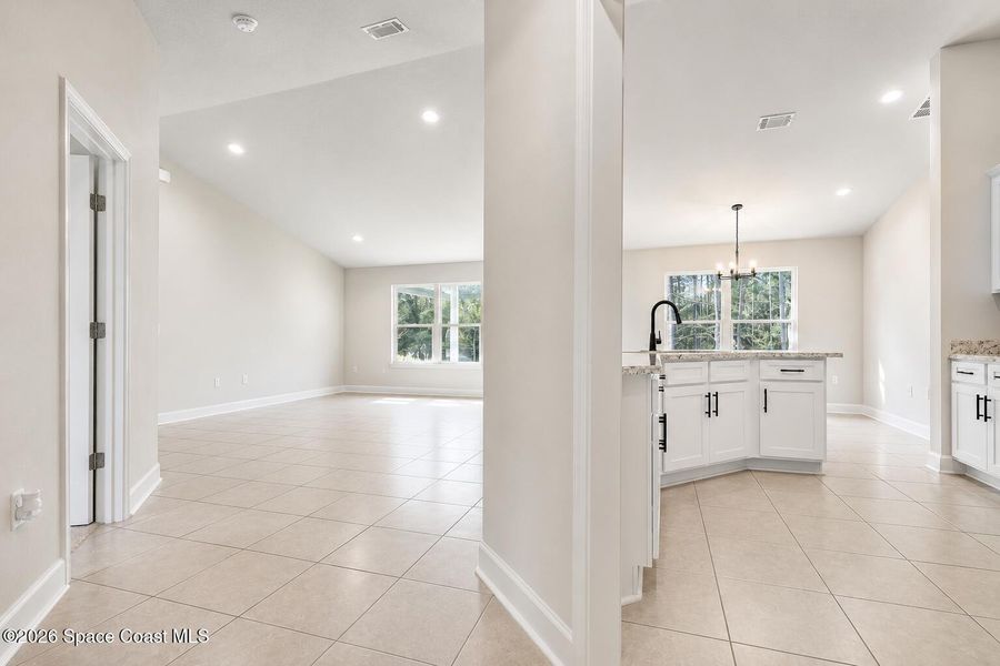 Spacious, unfurnished interior of a new home in Palm Bay, Palm Bay (Image 6).