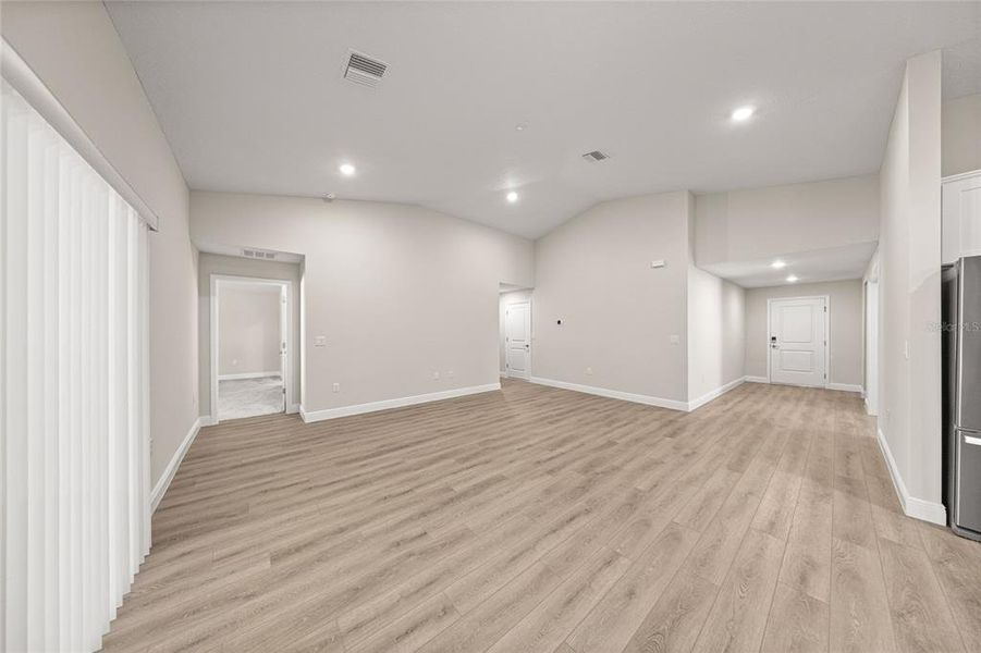 Spacious, unfurnished interior of a new home in Cherrywood Preserve, Ocala (Image 11).