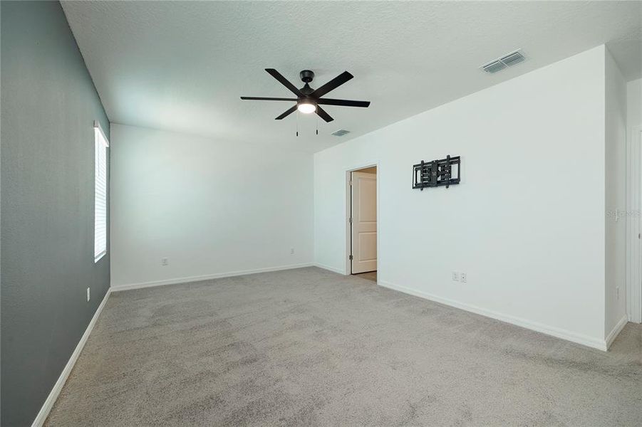 Spacious, unfurnished interior of a new home in Westgate at Avalon Park, Wesley Chapel (Image 51).