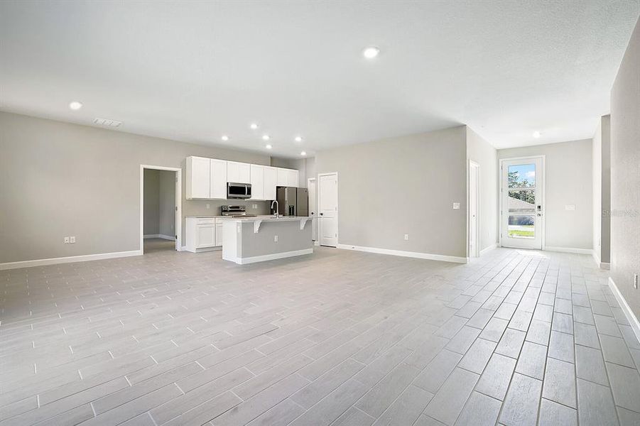 Spacious, unfurnished interior of a new home in , Ocala (Image 25).
