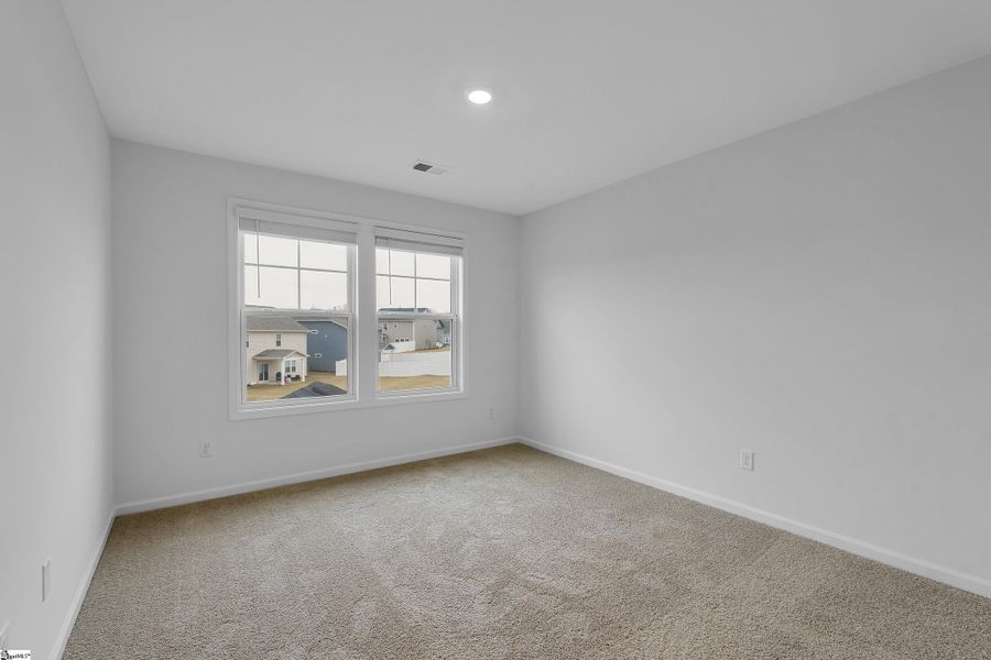 Spacious, unfurnished interior of a new home in Sedona, Greenville (Image 23).