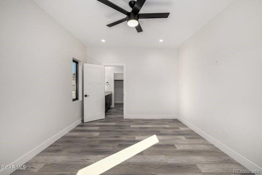 Spacious, unfurnished interior of a new home in , Granby (Image 43).