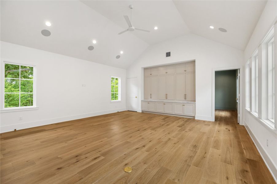 Spacious, unfurnished interior of a new home in , Houston (Image 21).
