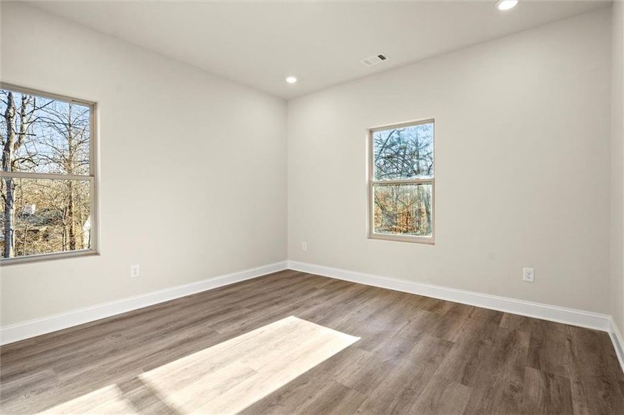 Spacious, unfurnished interior of a new home in , Gainesville (Image 27).