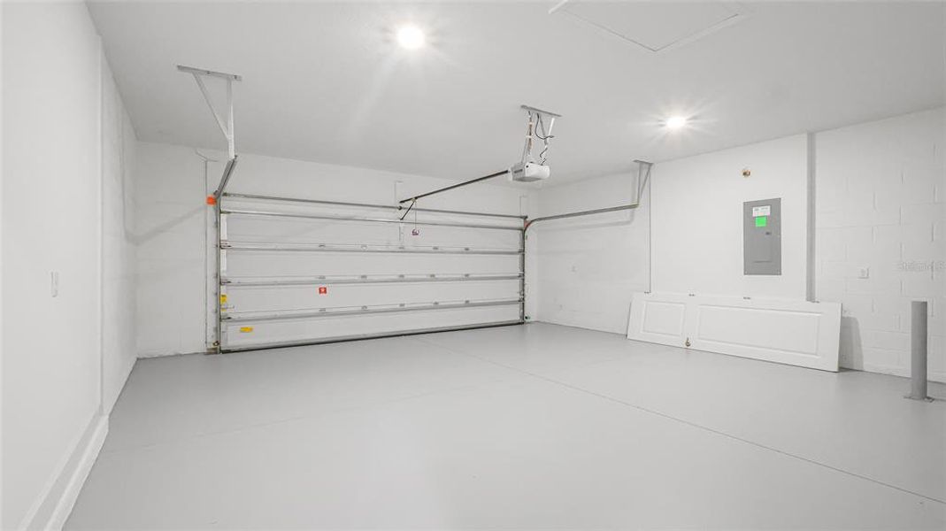 Spacious, unfurnished interior of a new home in Cresswind at Lake Harris, Tavares (Image 51). Spacious, unfurnished interior of a new home in Cresswind at Lake Harris, Tavares (Image 51).