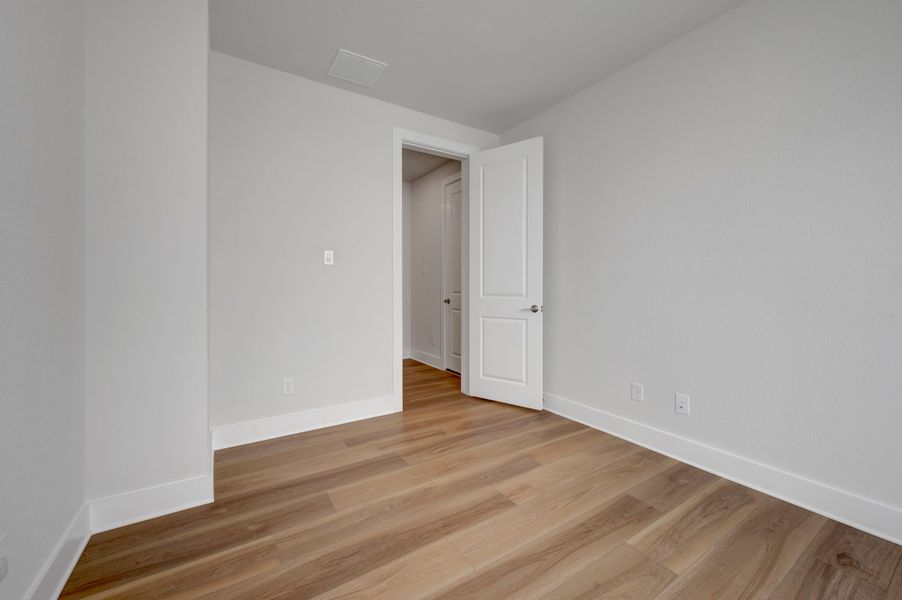 Spacious, unfurnished interior of a new home in Treeline, Justin (Image 13).