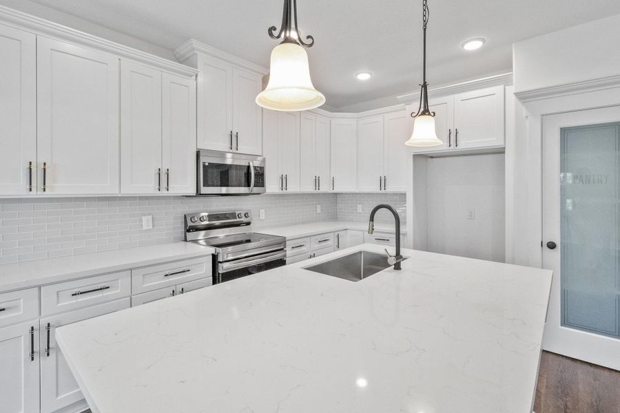 Kitchen features stainless appliances! Kitchen features stainless appliances!