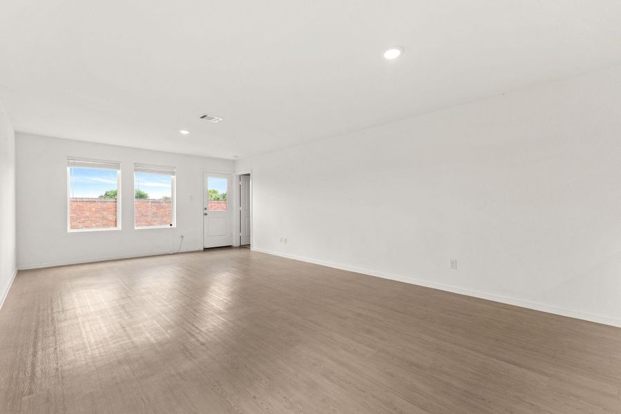 Spacious, unfurnished interior of a new home in , Katy (Image 22).