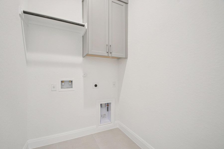 Spacious, unfurnished interior of a new home in 6 Creeks, Kyle (Image 16).