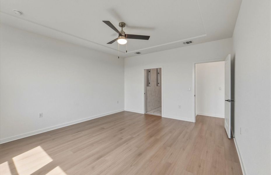 Spacious, unfurnished interior of a new home in Sun City Texas, Georgetown (Image 30).