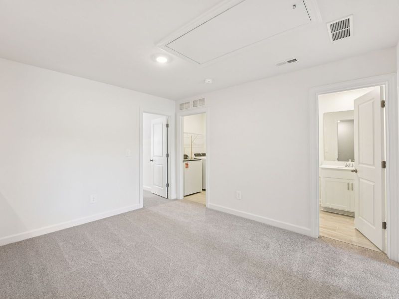 Spacious, unfurnished interior of a new home in Rocky River Towns, Charlotte (Image 14).