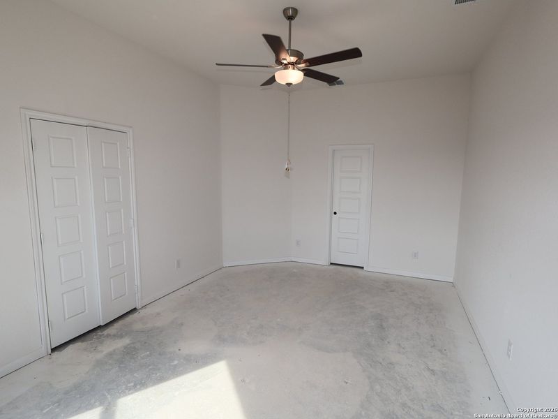 Spacious, unfurnished interior of a new home in Greenspoint Heights, Seguin (Image 19).