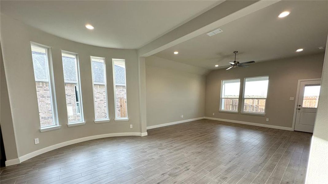 Spacious, unfurnished interior of a new home in Rock Creek Ranch, Fort Worth (Image 12).