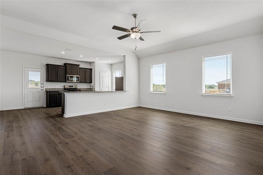 Spacious, unfurnished interior of a new home in Vista West, Fort Worth (Image 5).