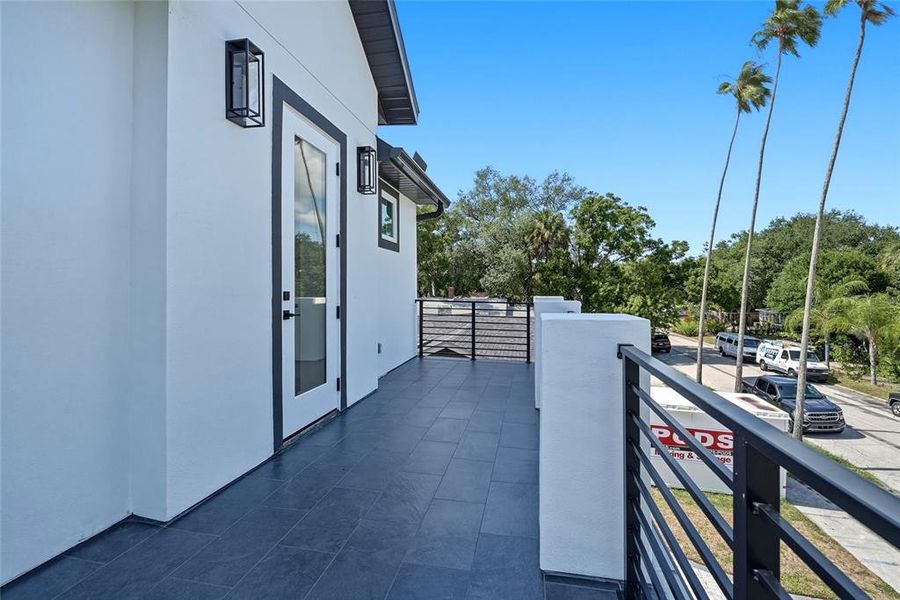 Exterior details and patio area of a home in , St. Petersburg (Image 28).