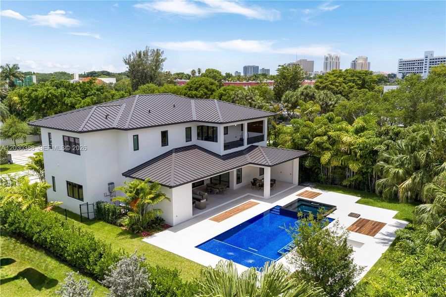 Exterior details and patio area of a home in , Miami (Image 27).